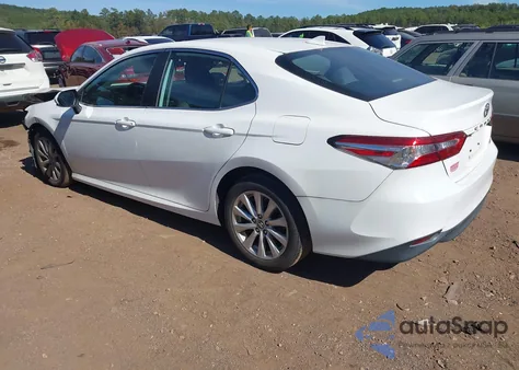 2019 Toyota Camry Le z USA, uszkodzony, nr VIN 4T1B11HK6KU706544